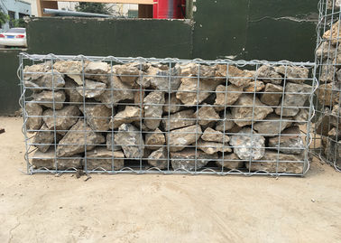 Galfan는 Gabion 철망사 패널 실내 Gabion 디자인은 색깔을 입혔습니다